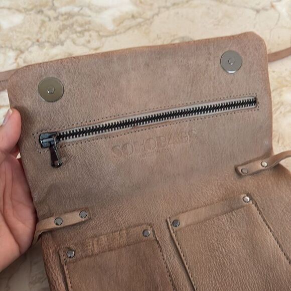 Soho Bags Made In Italy Leather Compact Crossbody Organizer Bag - Picture 6 of 16